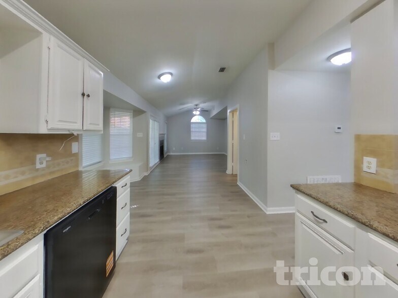 Building Photo - 419 Windhurst Dr