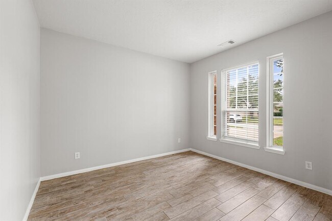 Building Photo - 6209 Fawnlake Dr
