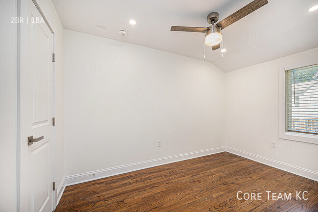 Building Photo - Renovated 2 Bed + Den Townhome in South Plaza