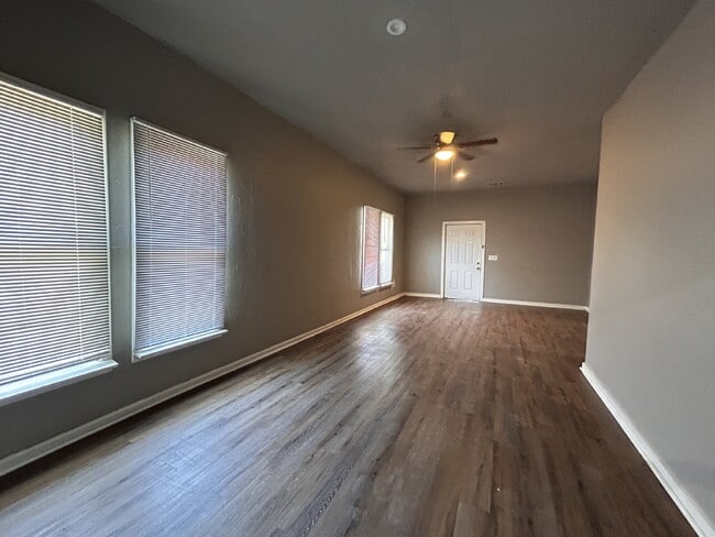 Building Photo - This remodeled charmer is close to Tech and ready for new tenants 7-15-26