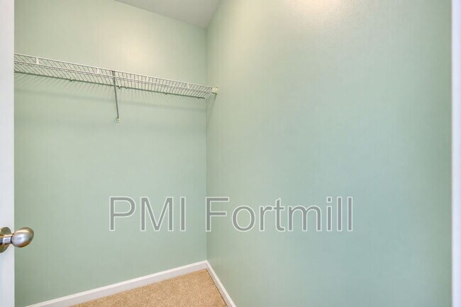 Building Photo - 1080 Crescent Moon Dr