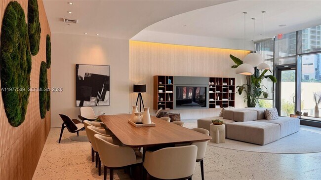 Building Photo - 460 NE 28th St