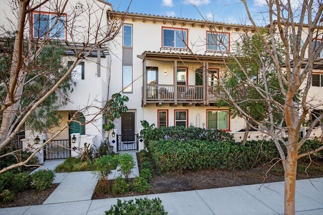 Building Photo - 3-Bed + 3.5-Bath Townhouse | Springville | Camarillo | Unfurnished