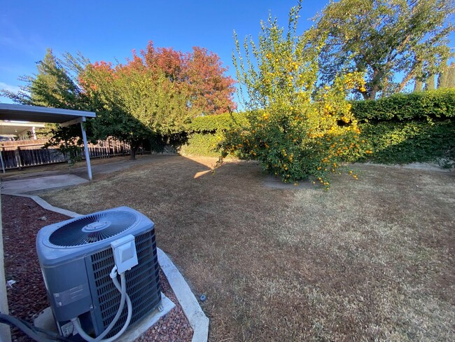 Building Photo - Lovely NW Visalia home for Rent available ...