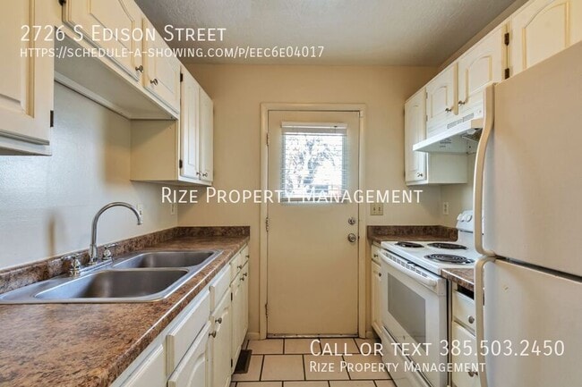 Building Photo - 2726 S Edison St