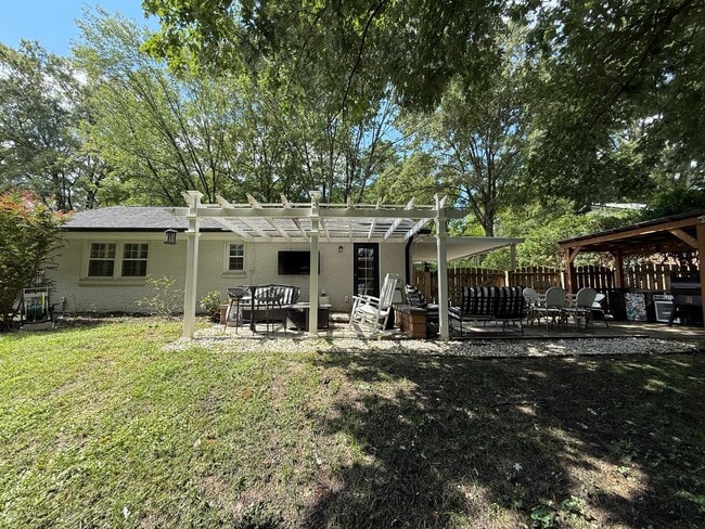 Building Photo - Stunning 3BD, 2BA Raleigh Home with a Fenc...