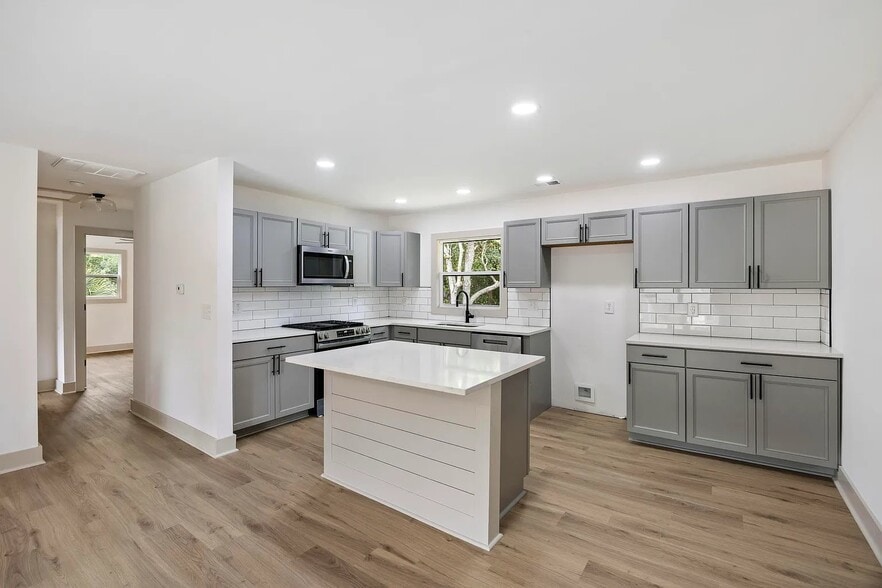 Building Photo - 1411 Westway Dr