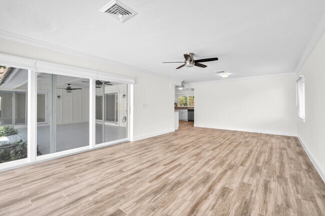 Building Photo - 1424 SW 13th Dr