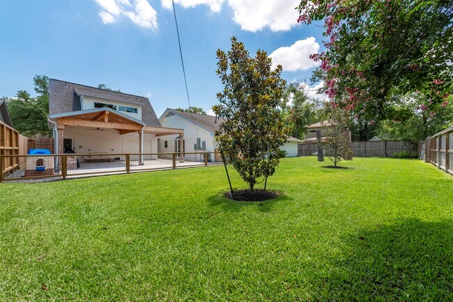 Building Photo - 2406 Blue Water Ln