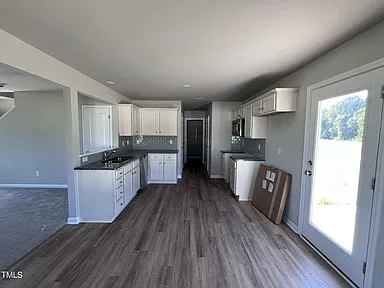 Building Photo - 218 Lotus Ave