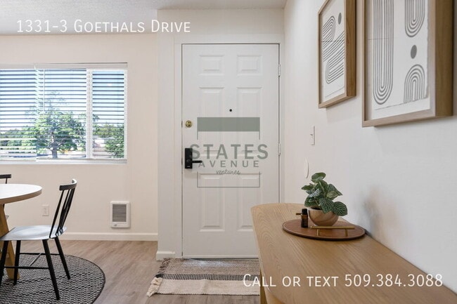 Building Photo - 1331 Goethals Dr