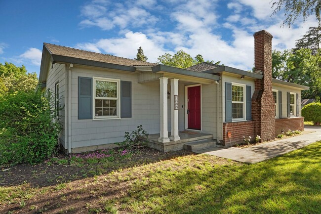 Building Photo - Beautiful 4 Bed/2 Bath Home Available Now!