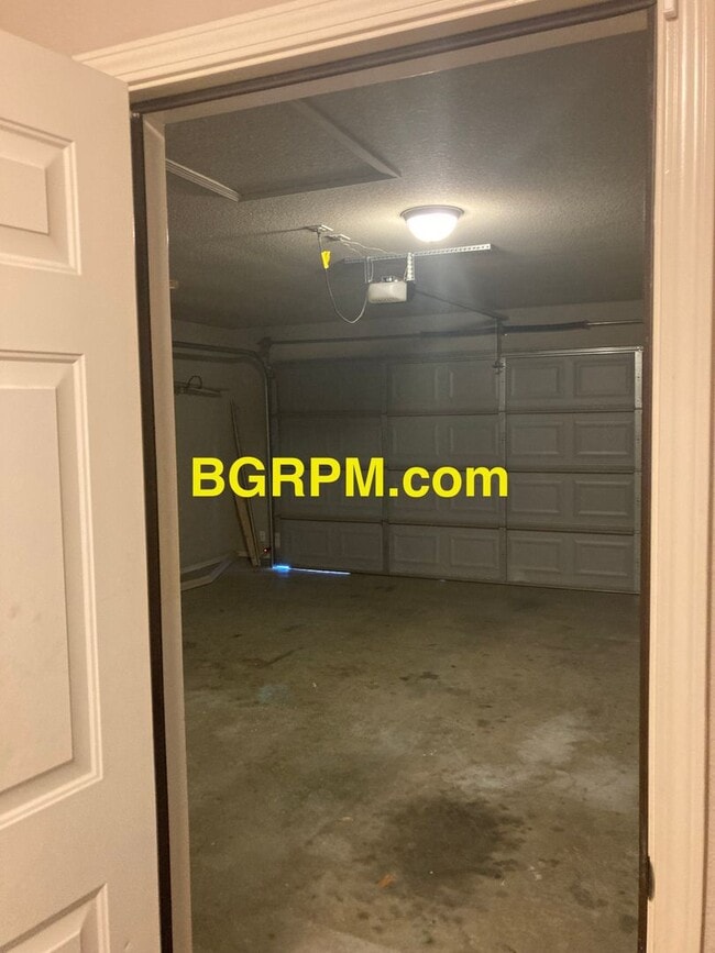 Building Photo - 3 BD, 2 BA, Home in Cabot