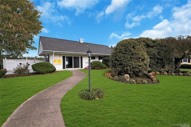 Building Photo - 2555 Youngs Ave