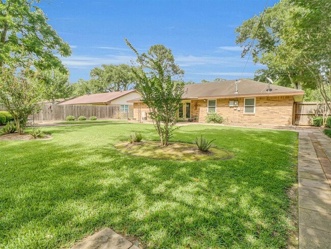 Building Photo - 805 Bluebonnet Ln