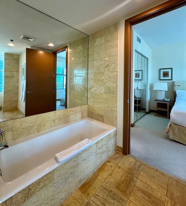 Building Photo - 1395 Brickell Ave