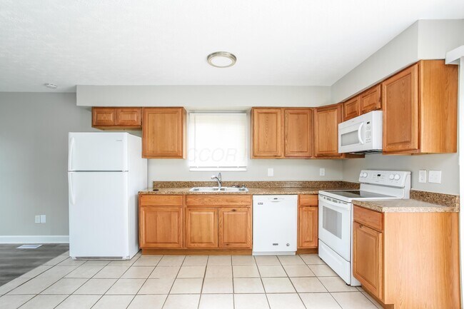Building Photo - 1335 Birch Dr