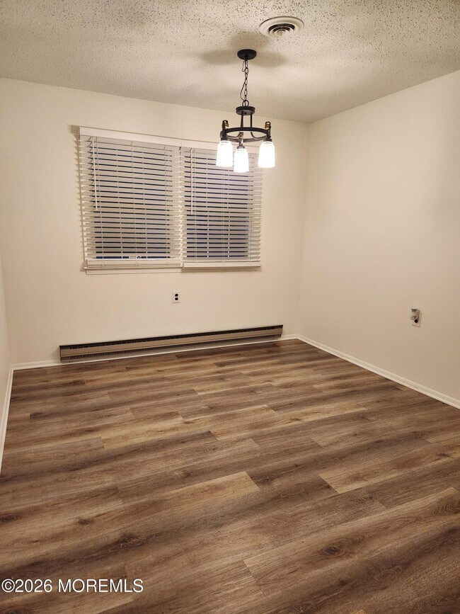 Building Photo - 206 Yorktowne Dr