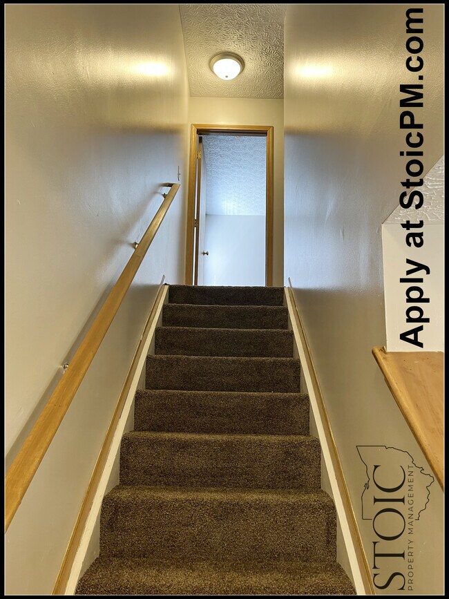 Building Photo - 3903 Claremorris St