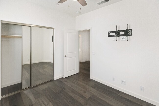 Building Photo - 4 Bedroom, 3 and 1/2 Bath Townhome in the Great Park