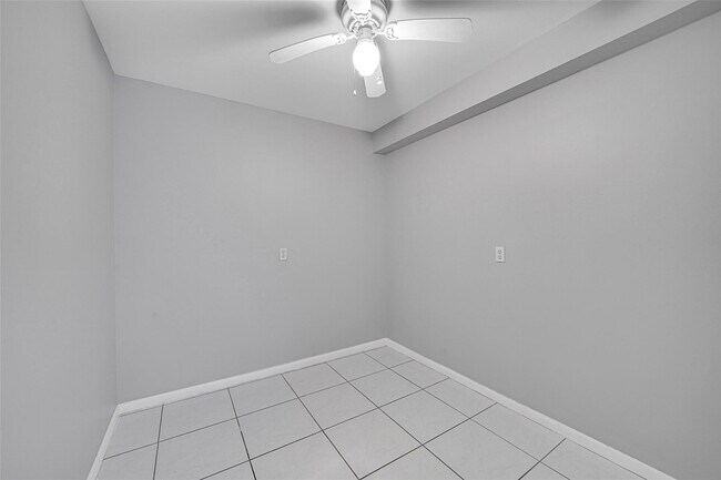Building Photo - 1713 Whitehall Dr