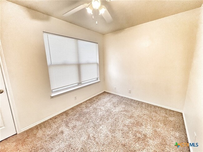 Building Photo - 236 Alves Ln