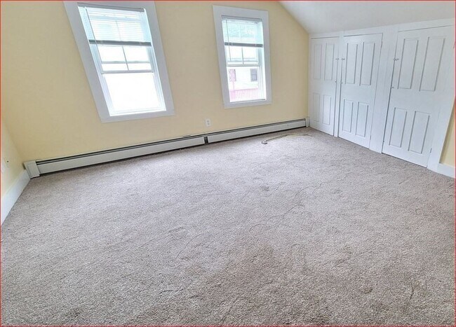 Building Photo - 5 Lake St