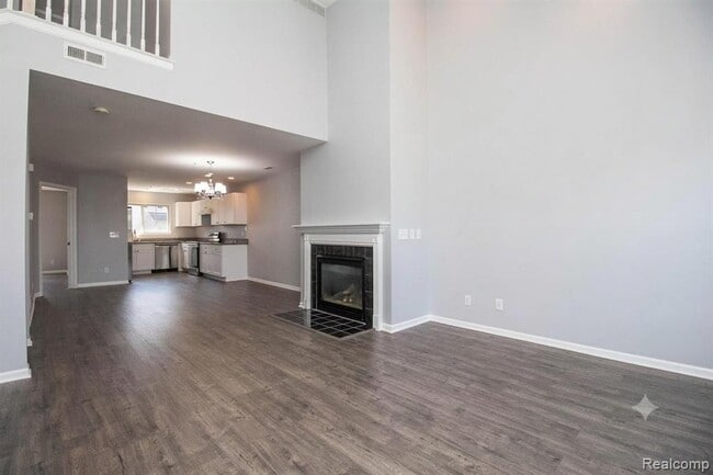 Building Photo - 29415 Glen Oaks Blvd E
