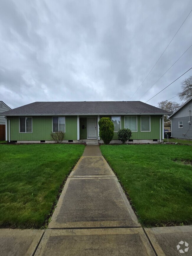 Building Photo - 3 Bedroom 2 Bath in Centralia