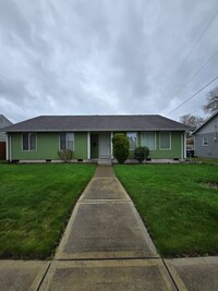 Building Photo - 3 Bedroom 2 Bath in Centralia