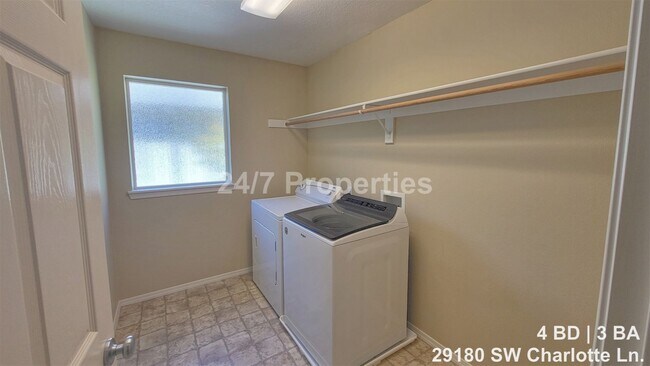 Building Photo - 29180 SW Charlotte Ln