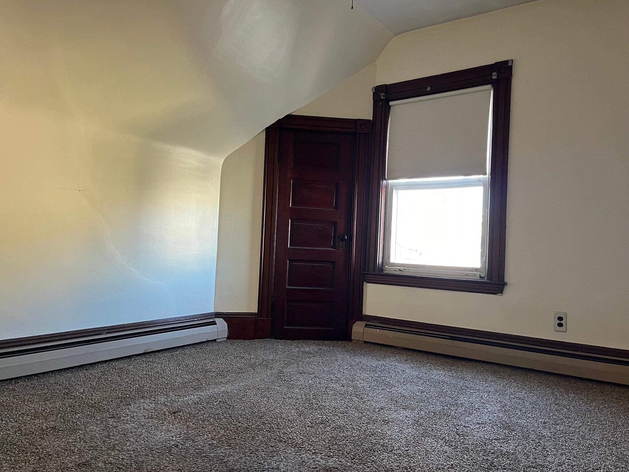 Building Photo - 168 Elm St