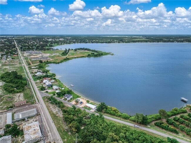 Building Photo - 403 Lake Lotela Dr