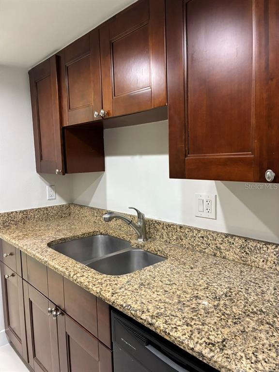 Building Photo - 5999 Village Cir N