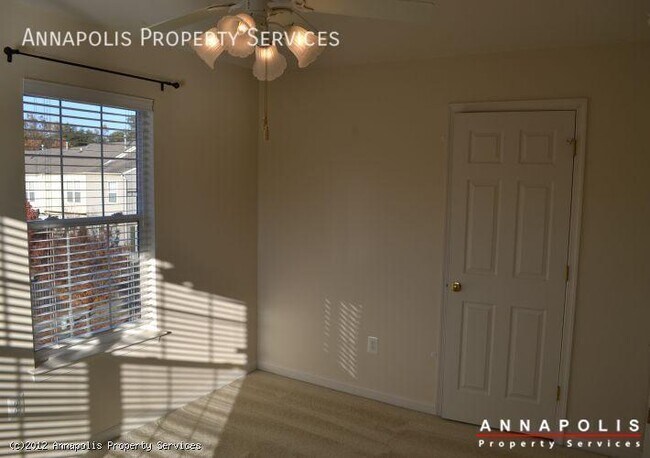 Building Photo - 2701 Thornbrook Ct