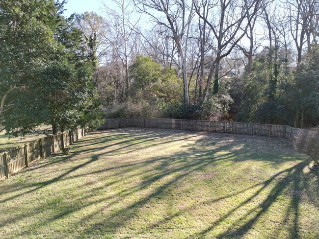 Building Photo - 3 BR Brick Ranch with Fenced Yard in Starm...