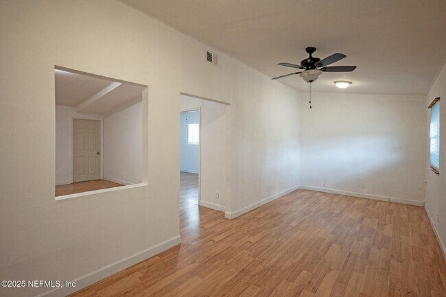 Building Photo - 2565 Burlingame Dr W