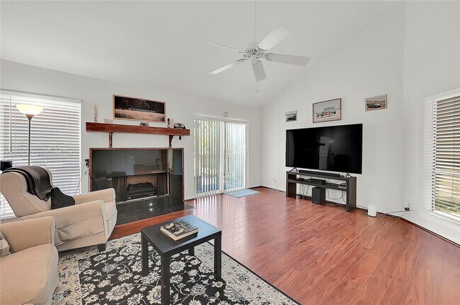 Building Photo - 11528 Riverview Dr