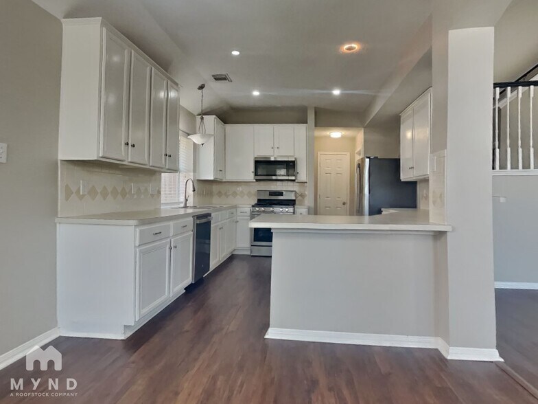 Building Photo - 2131 Crimson Lake Ln