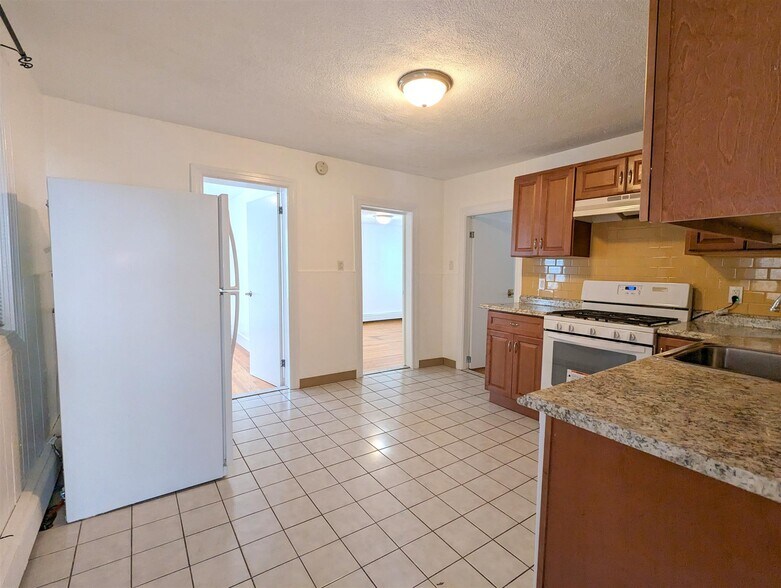 Building Photo - 322 Lowell St