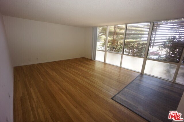 Building Photo - 11133 ROSE Ave