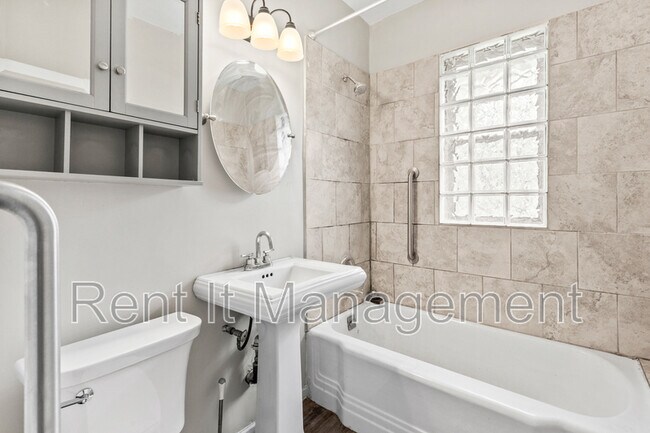Building Photo - 2315 N. 61st.