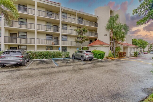 Building Photo - 115 Lake Emerald Dr