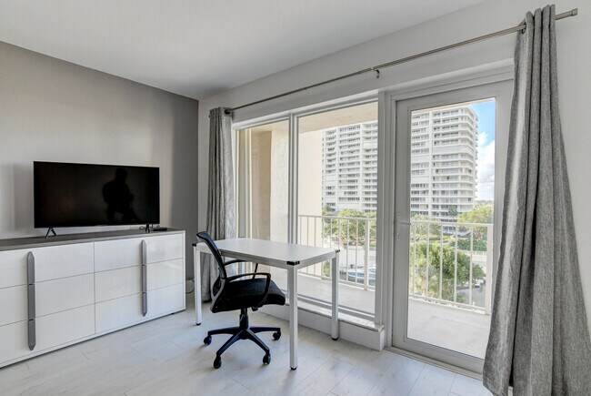 Building Photo - 4301 N Ocean Blvd