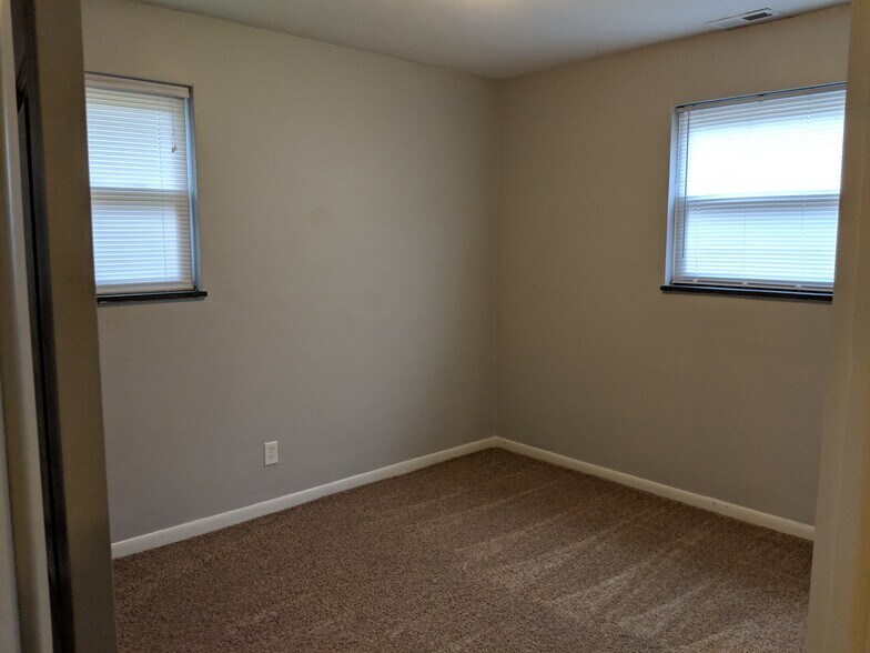 Bedroom 3 - 931 Willowdale Ave