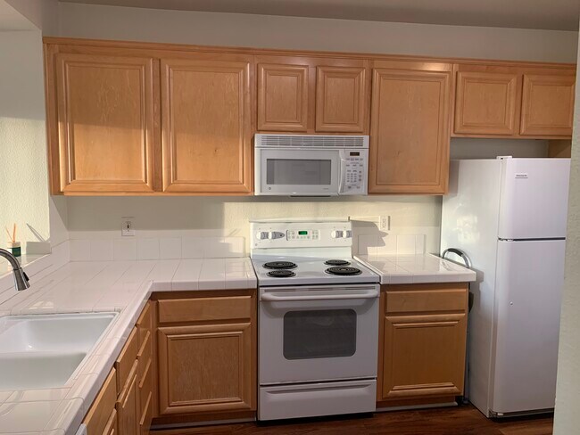 Building Photo - 20251 Cape Coral Ln