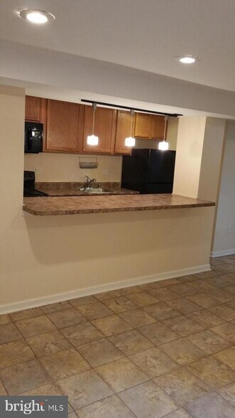 Building Photo - 645 L St NE