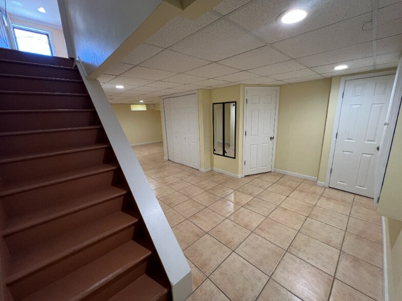 Building Photo - 643 47th St