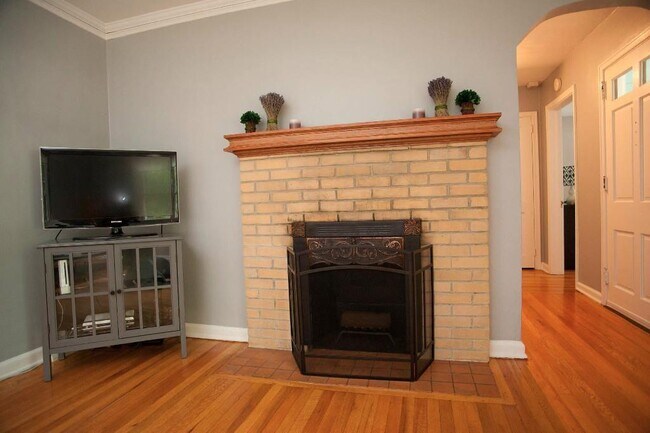 Building Photo - 1089 United Ave SE