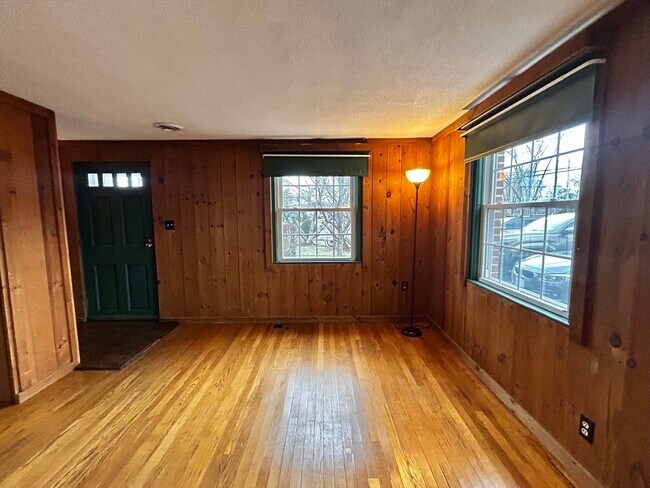 Building Photo - 6 Long Farm Terrace